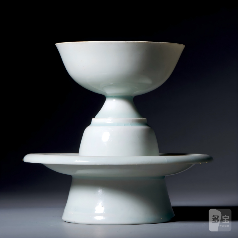 明代 青白釉茶、托一套